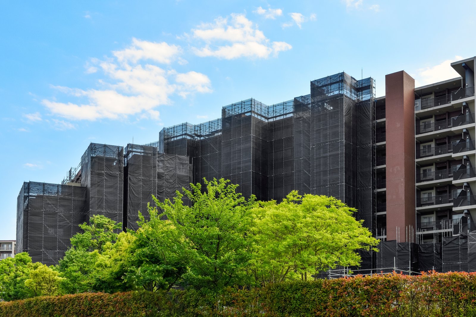 マンションの大規模修繕の費用を徹底解説｜戸あたり相場と内訳一覧｜まるなげアパマン